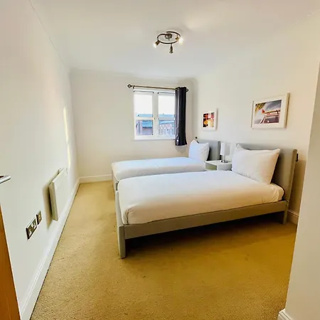 Apartment Exquisite Centre - Recently Refurbed - 2 Bed 2 Bath - Free Parking - Netflix Amazon Birmingham