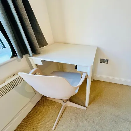 Exquisite Centre - Recently Refurbed - 2 Bed 2 Bath - Free Parking - Netflix Amazon *