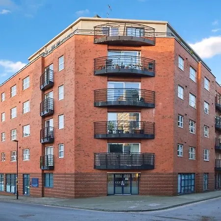 Exquisite Centre - Recently Refurbed - 2 Bed 2 Bath - Free Parking - Netflix Amazon *