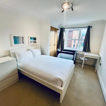 Exquisite Centre - Recently Refurbed - 2 Bed 2 Bath - Free Parking - Netflix Amazon *